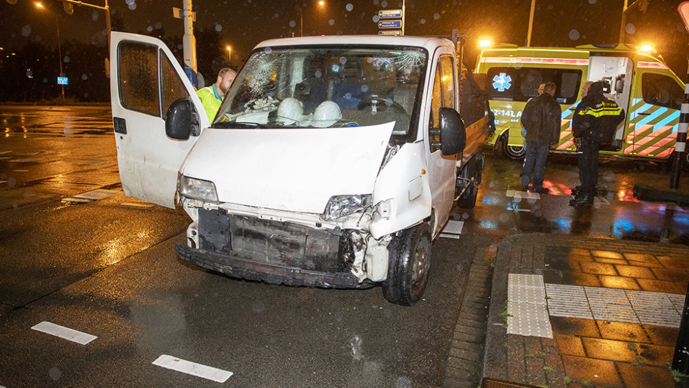 Werkbusje Botst Op Lantaarnpaal In Haarlem: Inzittenden Gewond - NH Nieuws