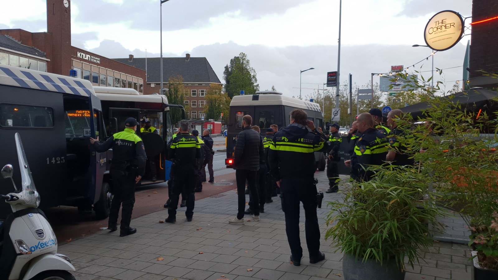 Politie voorkomt confrontatie Ajax- en Groningensupporters
