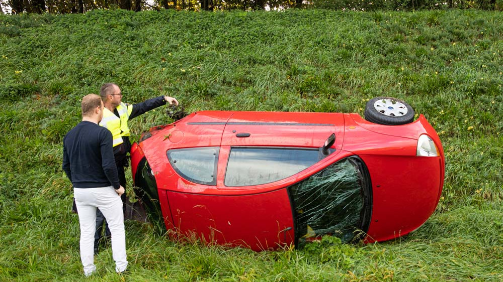 Net Gekeurde Auto Verliest Achterwiel En Raakt Van De Snelweg - NH Nieuws