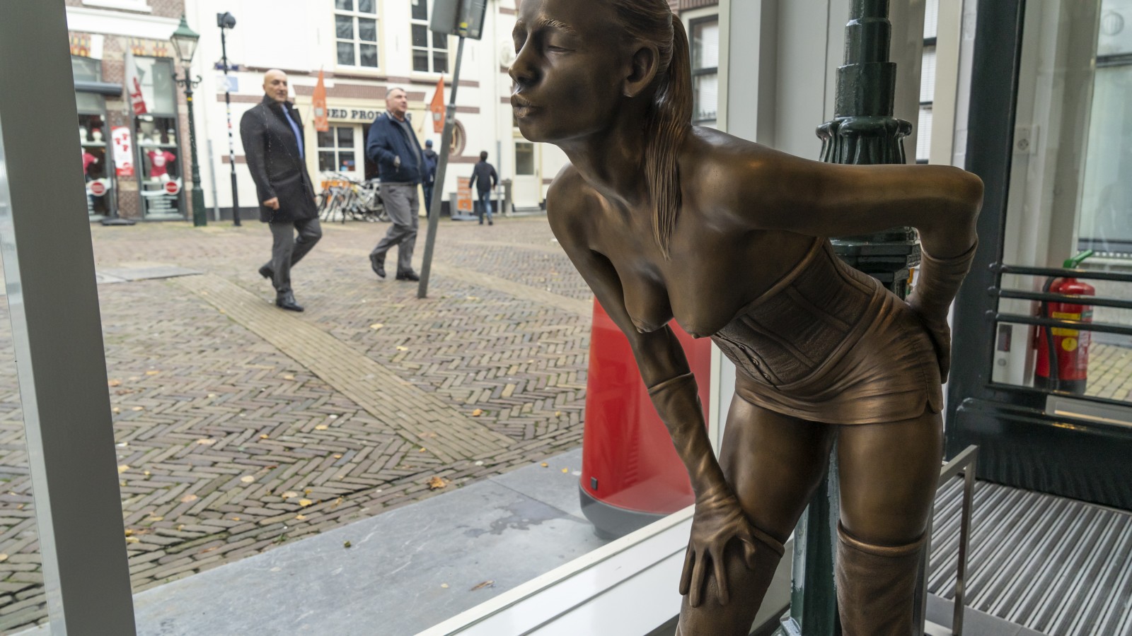 Oudste Beroep Vereeuwigd In Alkmaar Wulps Beeld Van Prostituee Op De Achterdam Nh Nieuws