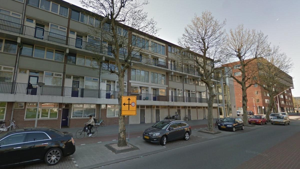 Woning Amsterdam Nieuw-West op slot na vondst drugs en vuurwapen met geluiddemper