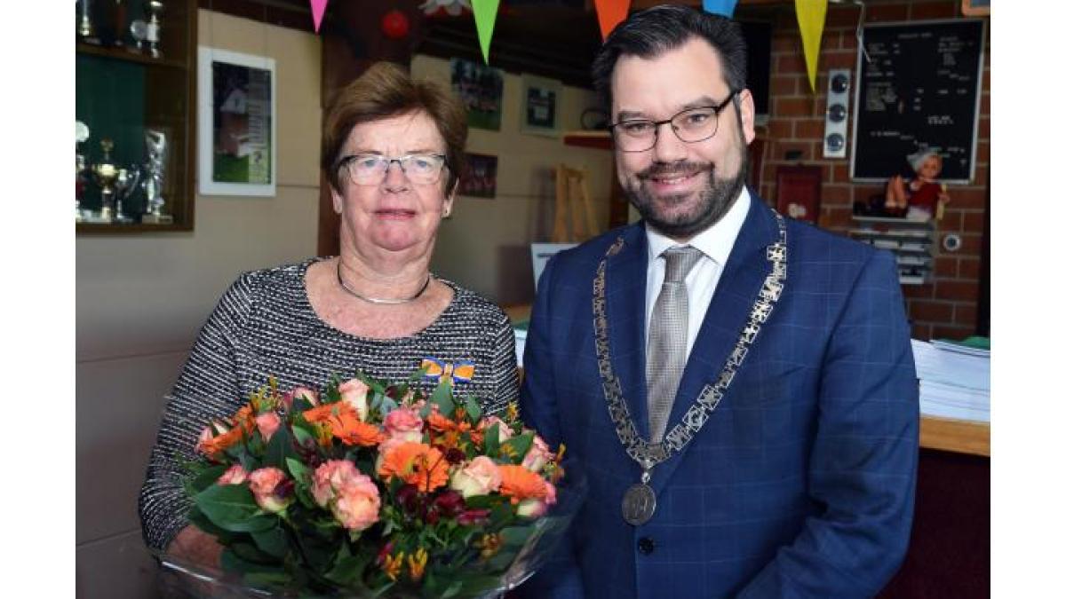 Thea Bosma-Singer werkt al 40 jaar voor de dorpskrant Schellinkhout