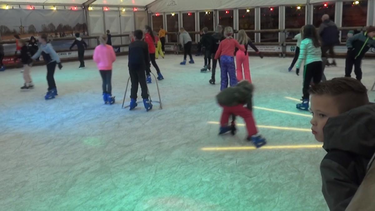 Nederhorst on Ice weer succes: schaatsers staan te trappelen om ijs op te gaan
