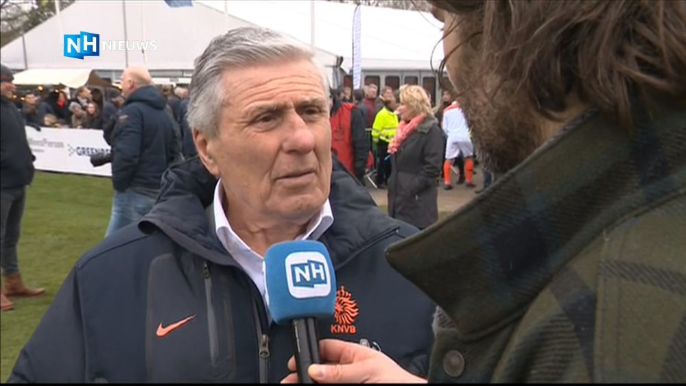 Haarlemse schilder Barry van Galen en glaszetter Ruud Bossen halen