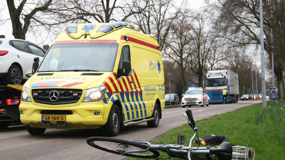 Meisje aangereden op oversteekplaats in Huizen
