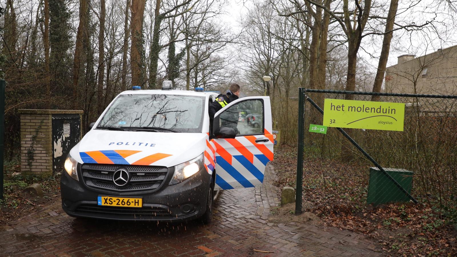 Politie bij school Driehuis na geweld Santpoort-Noord