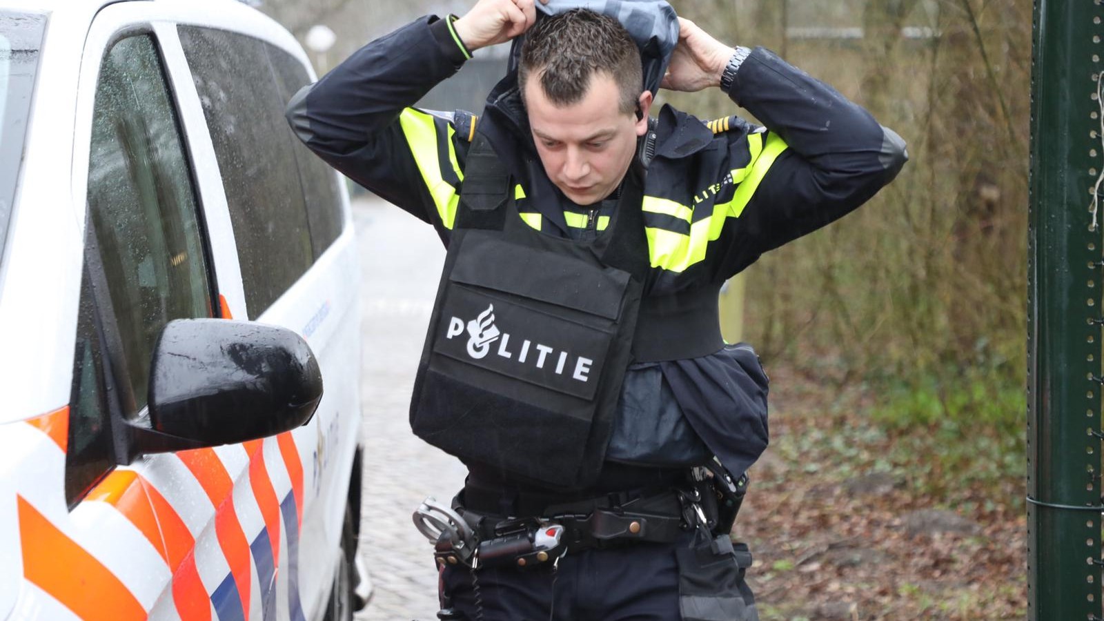 Politie bij school Driehuis na geweld Santpoort-Noord