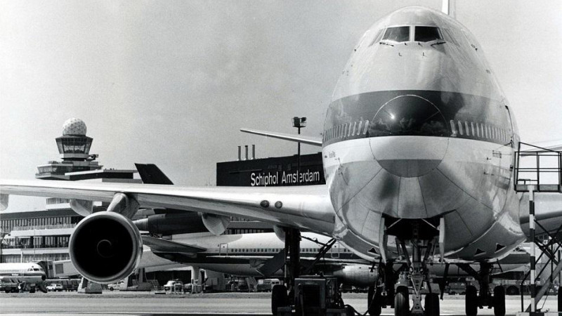 Een Boeing 747-200 van KLM op Schiphol in de jaren tachtig