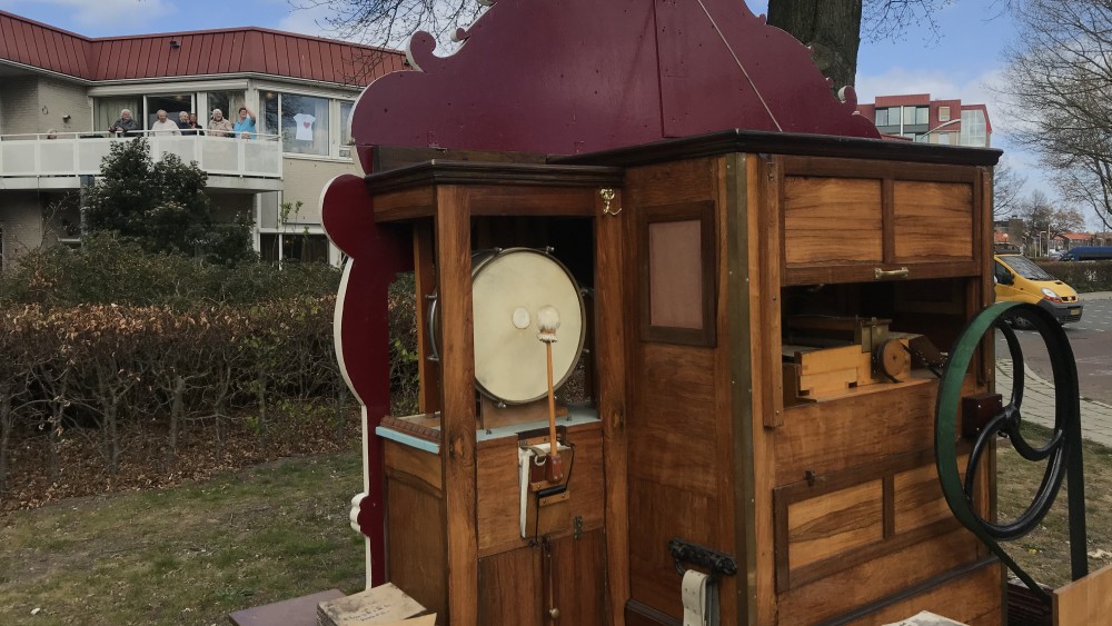Draaiorgel bij Antonius Hof in Bussum