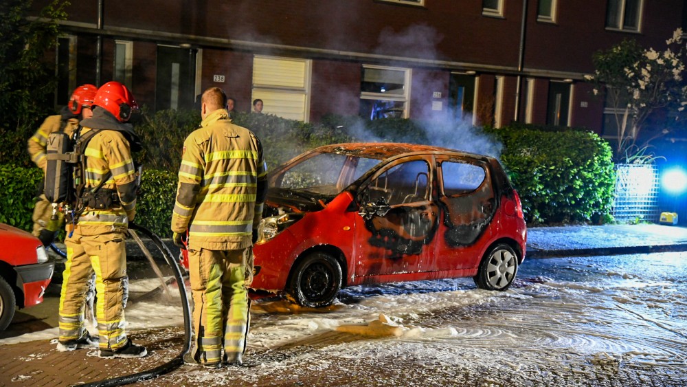 Weer rode auto's in brand in Hilversum