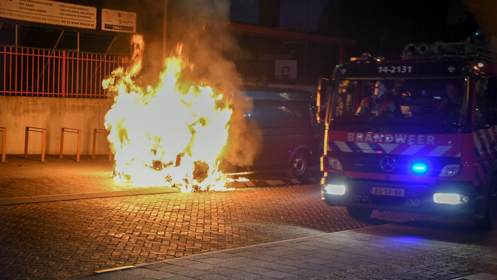 Bestelbusje brandt uit Hilversum