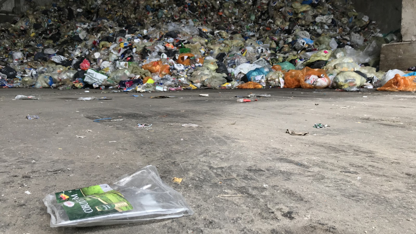 Aja stortbui Gelijk Gooise huishoudens moeten plastic afval nog zeker paar jaar zelf scheiden -  NH Nieuws