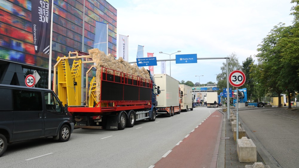 Kermisexploitanten demonstreren bij het Mediapark