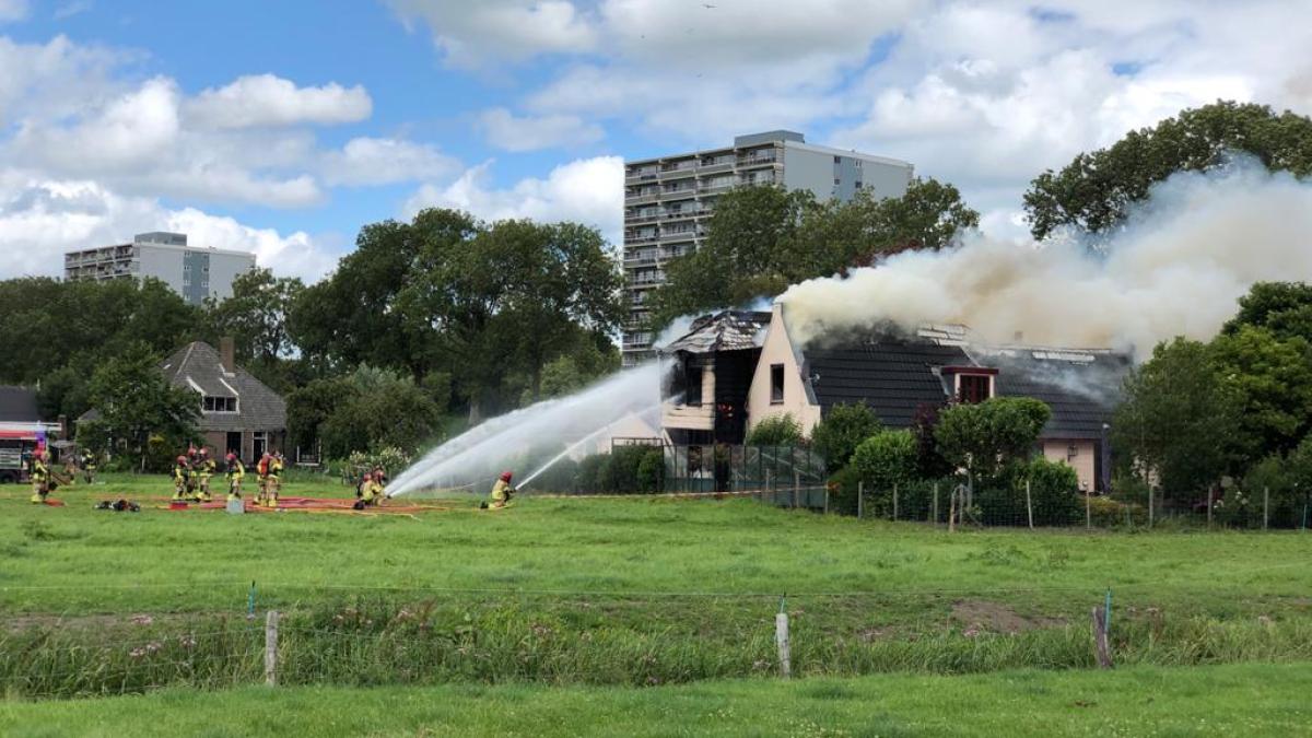 Brandweer nog enkele uren bezig met nablussen brand in Zuidoostbeemster