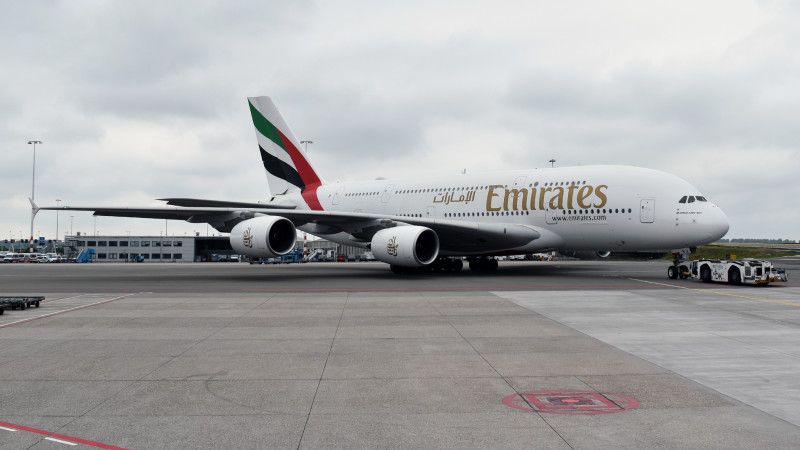 Een Airbus A380 van Emirates op Schiphol