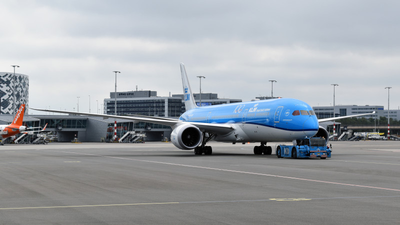 Een Boeing 787-9 Dreamliner van KLM op Schiphol