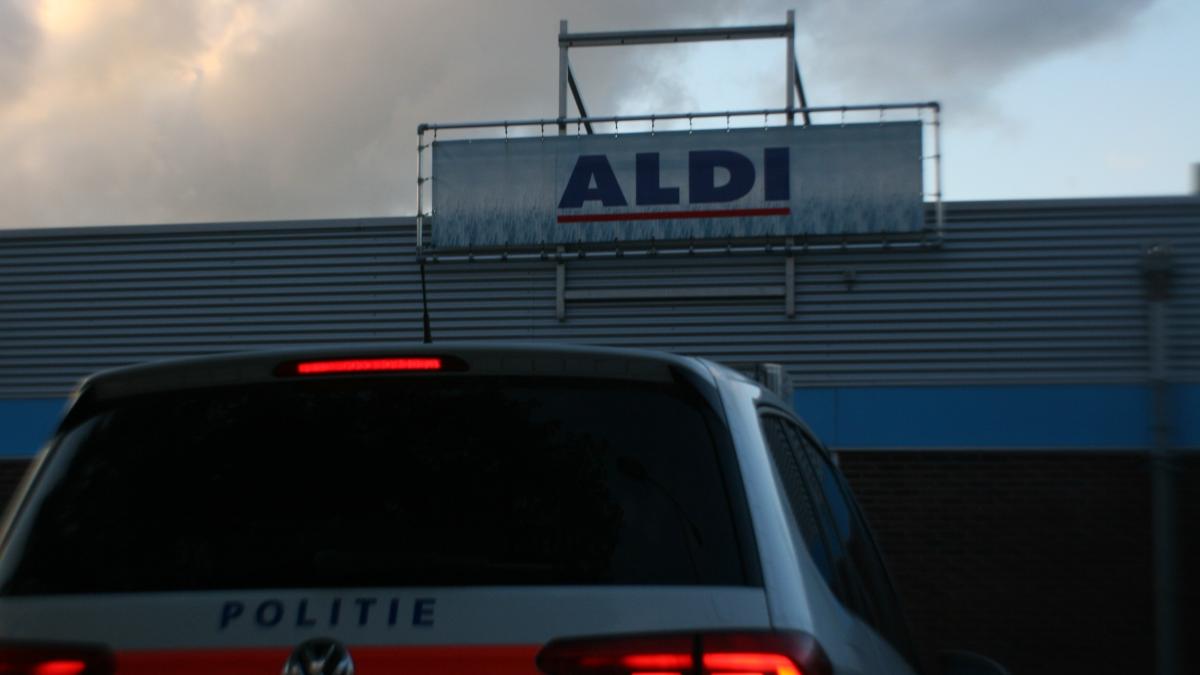 Aldi in Den Helder overvallen, politie zoekt vanuit heli naar dader