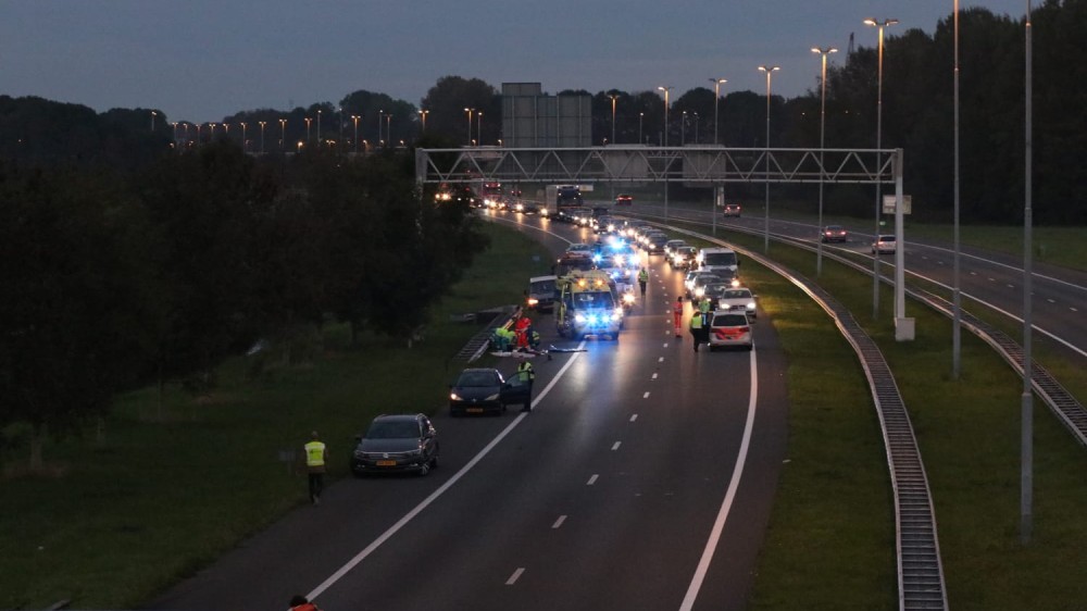 Motorrijder Zwaargewond Bij Botsing Met Vrachtwagen Op A7 Bij ...