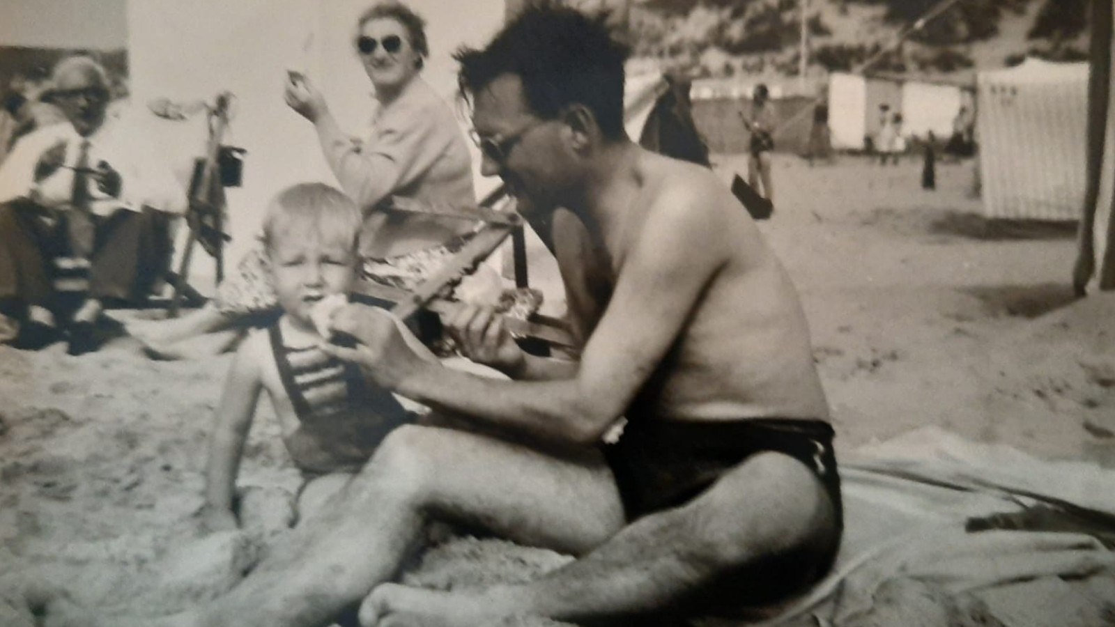 Het strand van Wijk aan Zee met zijn vader