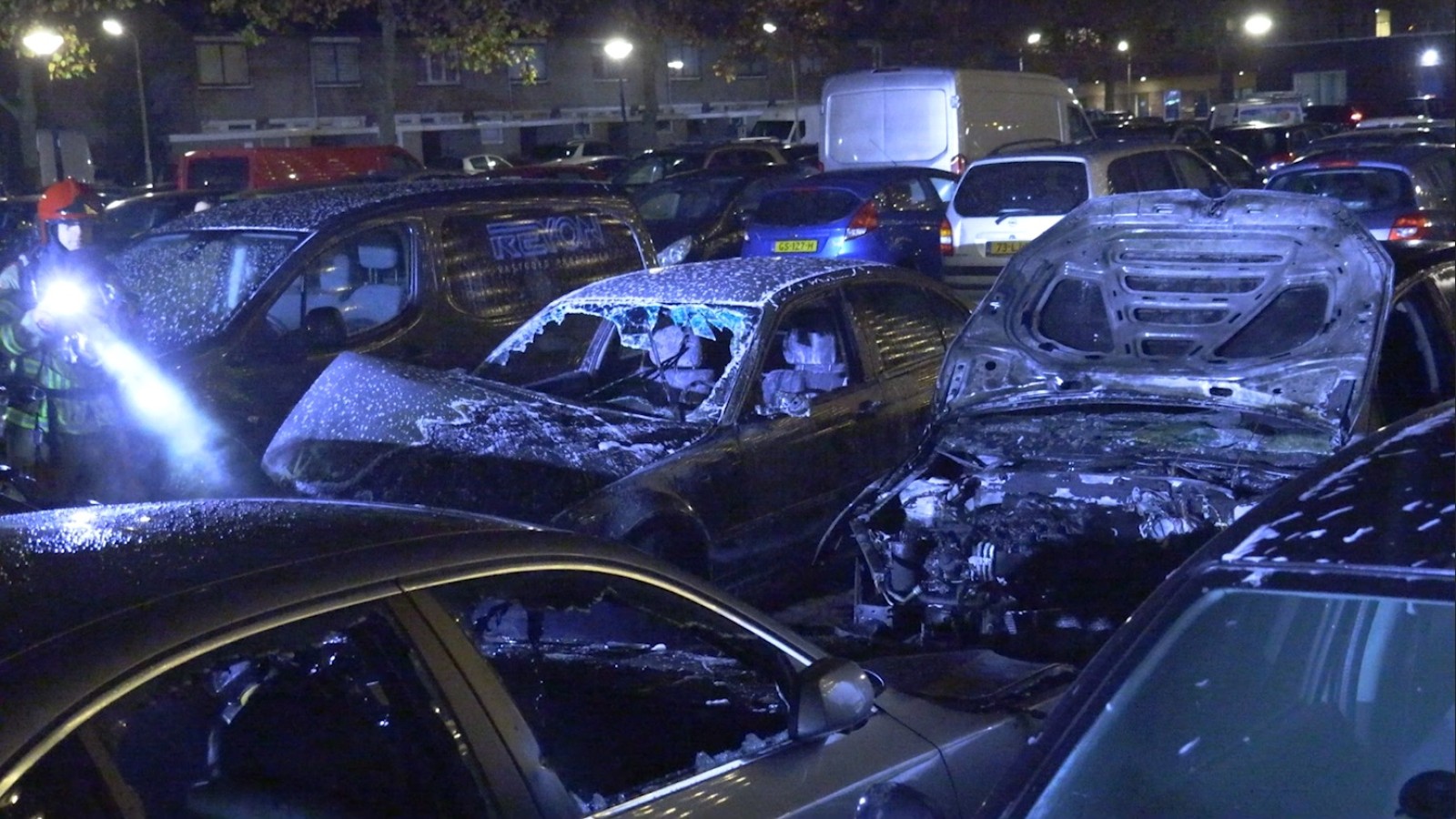 Zes auto's bij flat Zaandam uitgebrand vermoedelijk brandstichting NH Nieuws