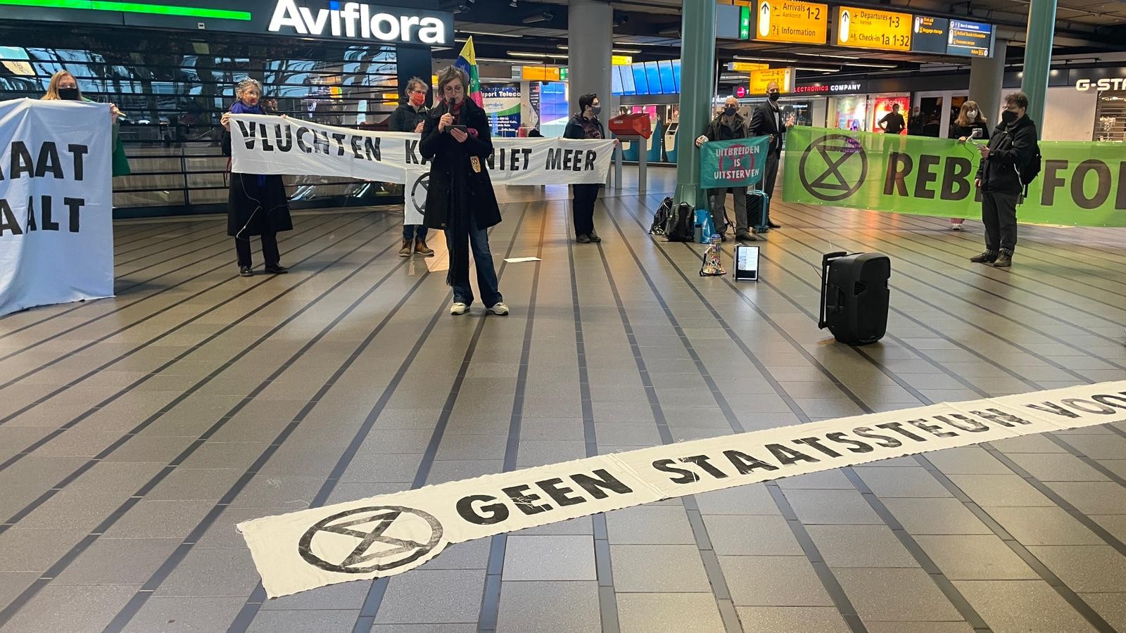Extinction Rebellion protesteert op Schiphol