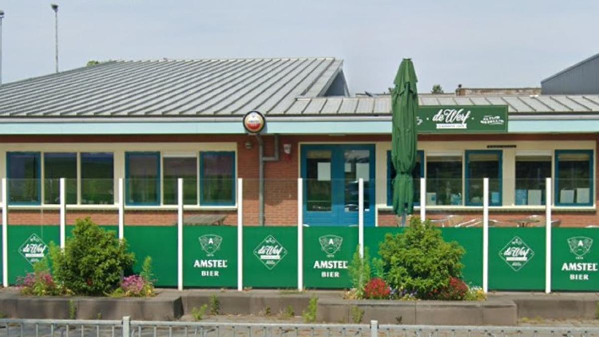 Symbolisch één biertje halen bij brasserie-café de Werf