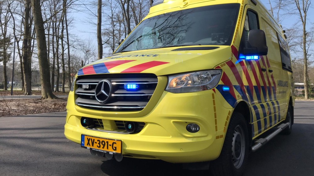 Twee twintigers zwaargewond na ongeluk met boot in Weesp.