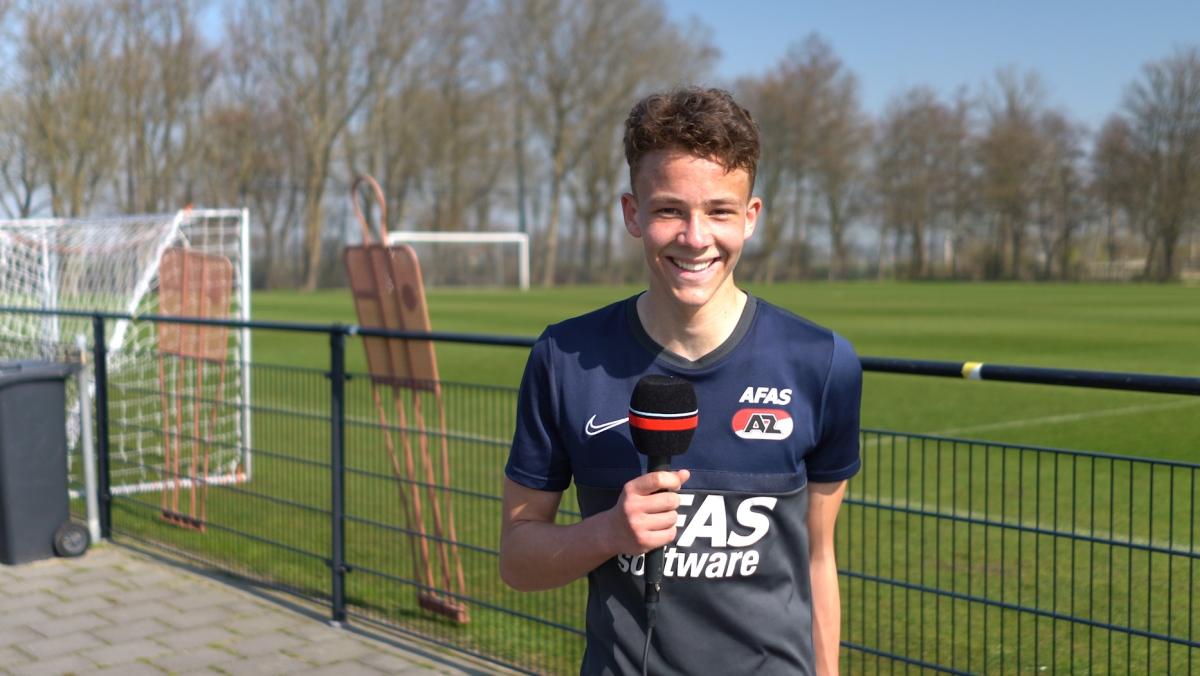 Nick Twisk krijgt kijkje in de keuken bij Jong AZ