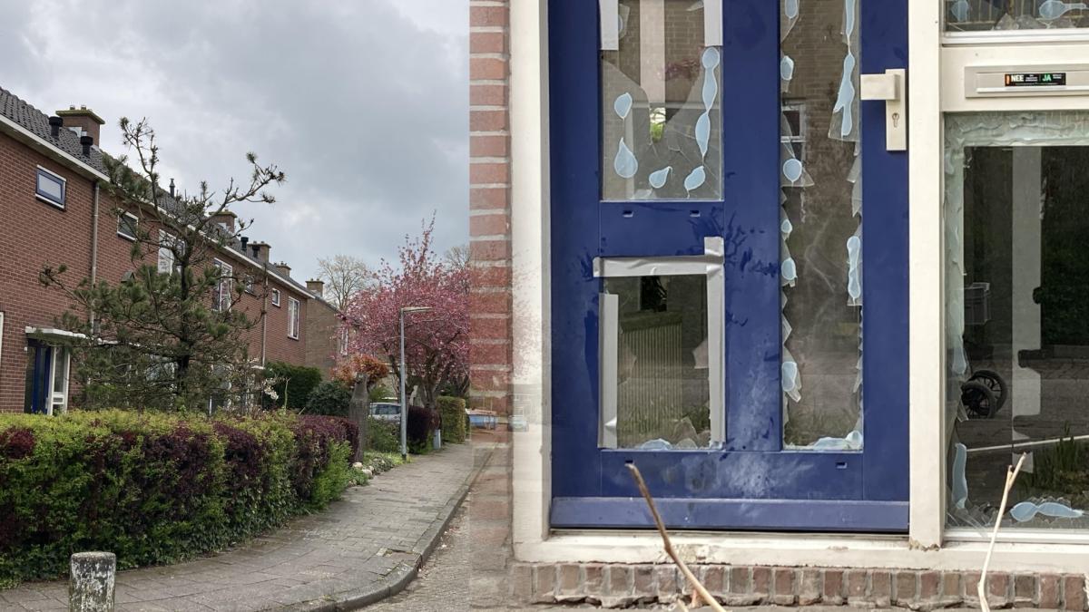 Zware vuurwerkknal in Hensbroek blijft mysterie, flinke schade aan woning