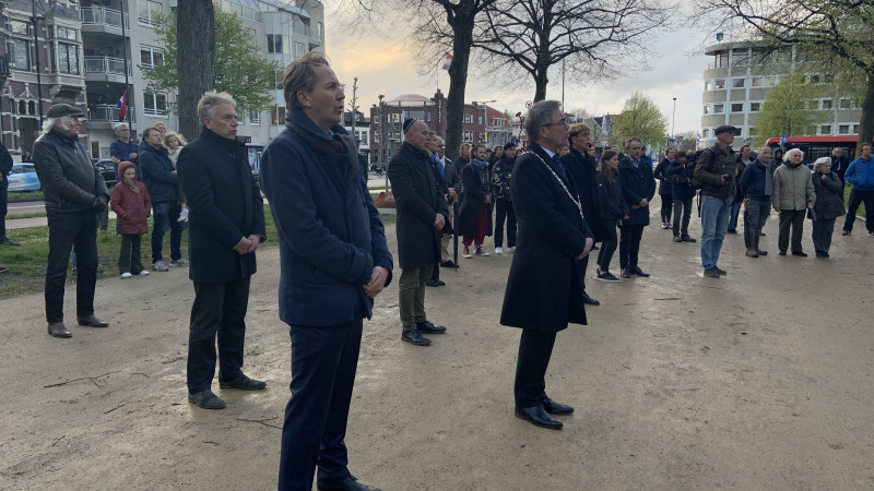 Toch twintigtal bezoekers van herdenking op de Dreef in Haarlem