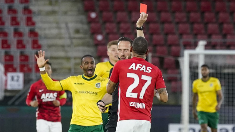 Ramon Leeuwin kreeg na 50 minuten de rode kaart tegen Fortuna Sittard