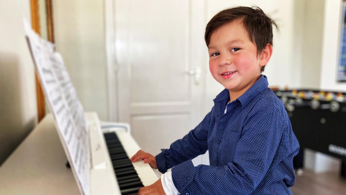 Muziektalent Vincent (6) wordt eerste bij landelijke muziekwedstrijd