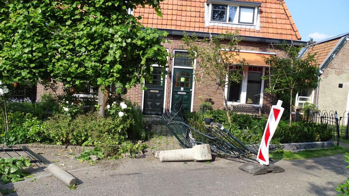 Tuinen Bennebroek voor de zoveelste keer geramd door vrachtwagen
