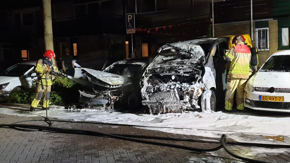 Twee auto's uitgebrand het Kuipersveld - NH Nieuws