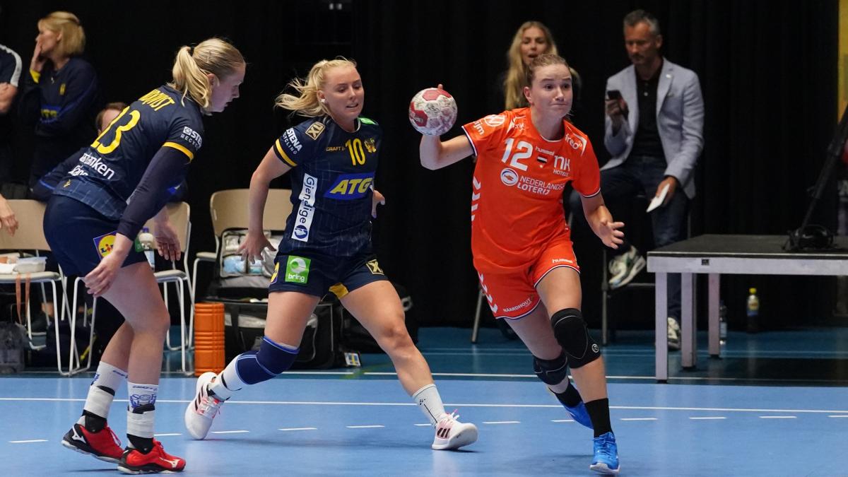 Heerhugowaardse handbalsters Wester en Van Wetering mogen bijna los in Tokio