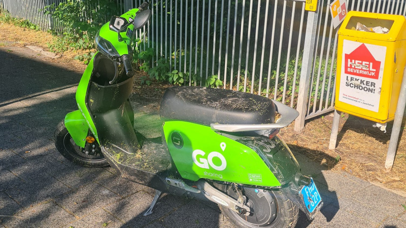 Een scooter van Go Sharing in Beverwijk