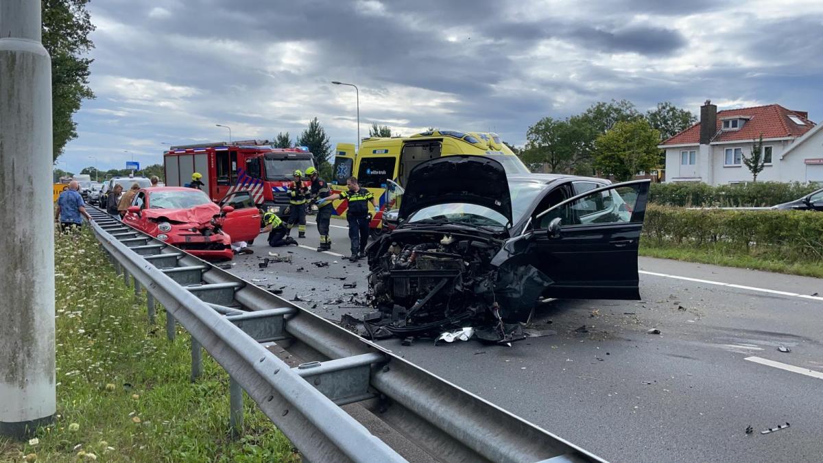 N208 deels dicht na botsing door spookrijder in Velserbroek, twee zwaargewonden