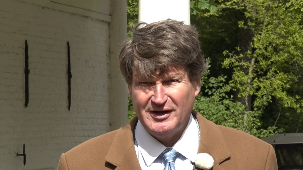 Revenge of the province? Bloemendaal businessman waits years for hidden documents