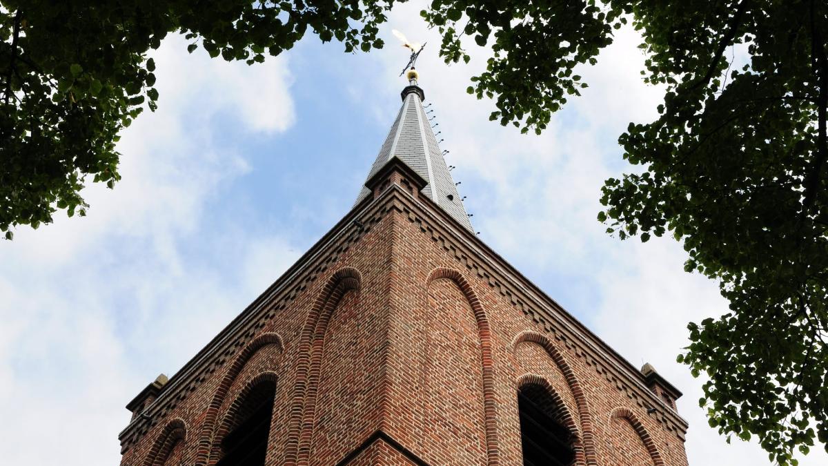 Klok in voormalige kerktoren Wijdenes wordt pas volgende maand gerepareerd