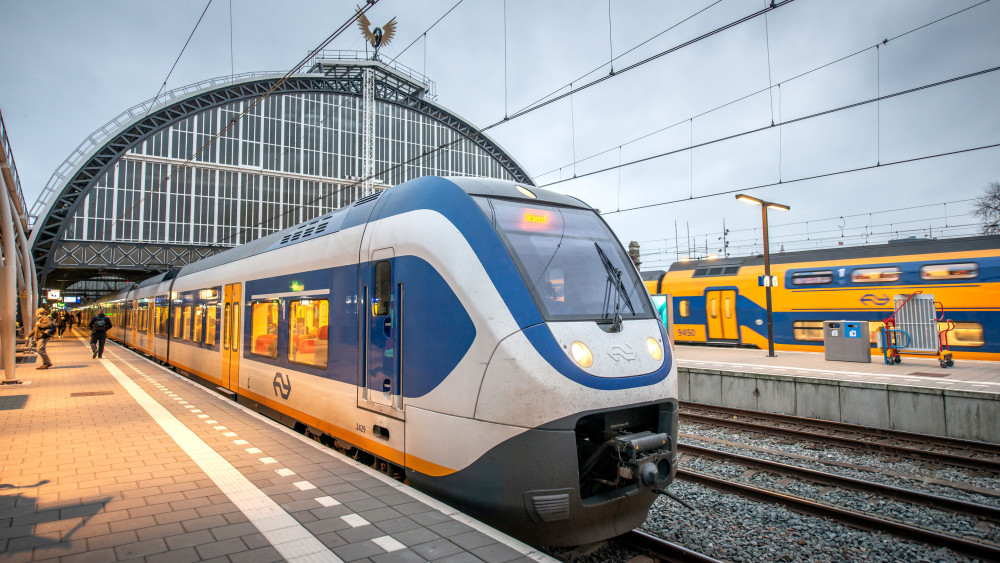 Fewer trains from Amsterdam to Hilversum and Almere due to track defect