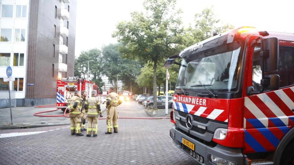 Occlusie niezen In de meeste gevallen Gezin gewond bij brand in flat Amsterdam, 100 bewoners uit bed gehaald - NH  Nieuws