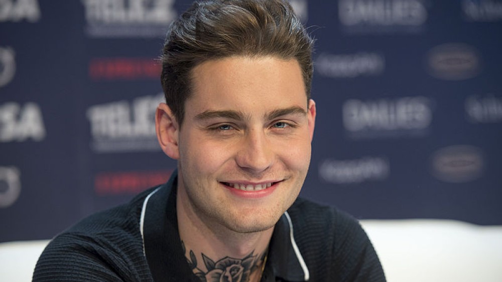 Douwe Bob ontvlucht land op advies van politie vanwege bedreigingen