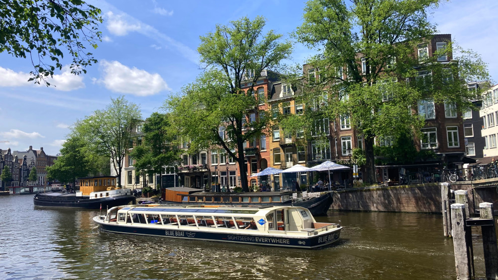 Municipality must pay thousands of euros to canal cruise company following failed permit policy