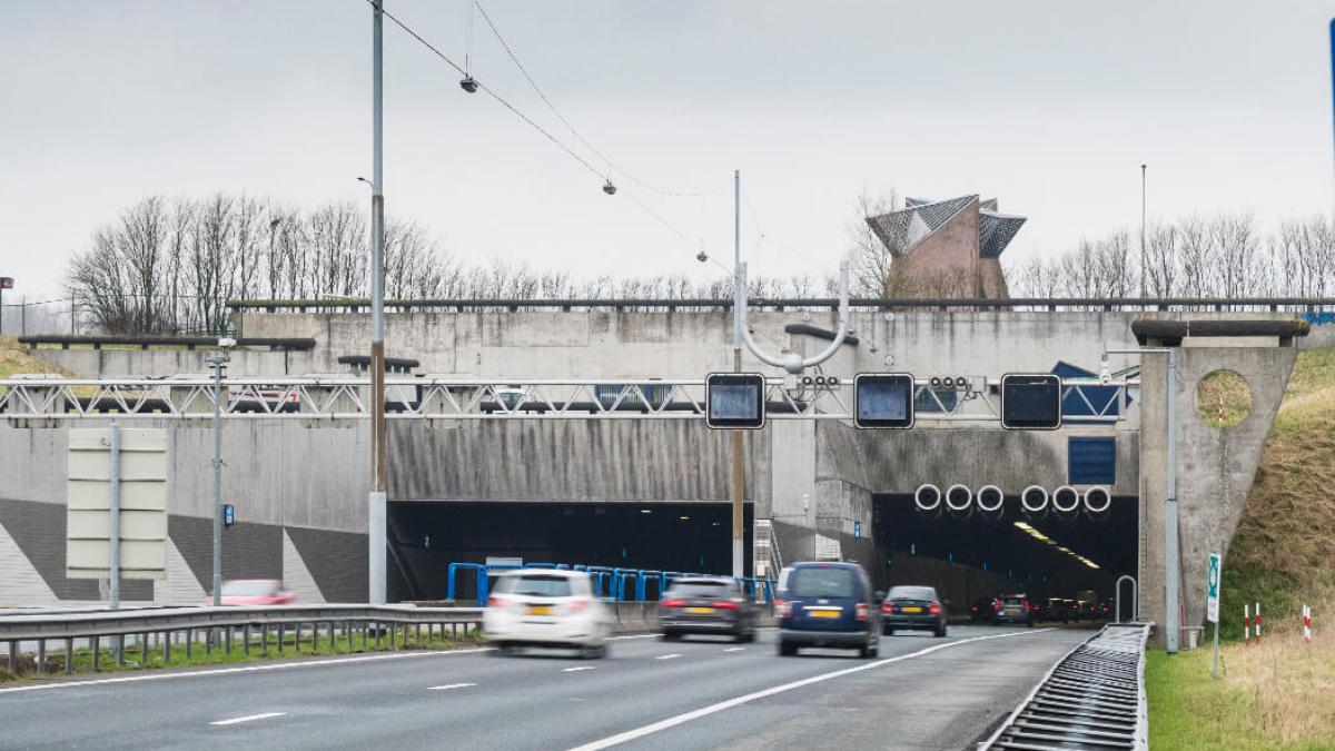 Veel verkeershinder verwacht: Wijkertunnel hele weekend dicht