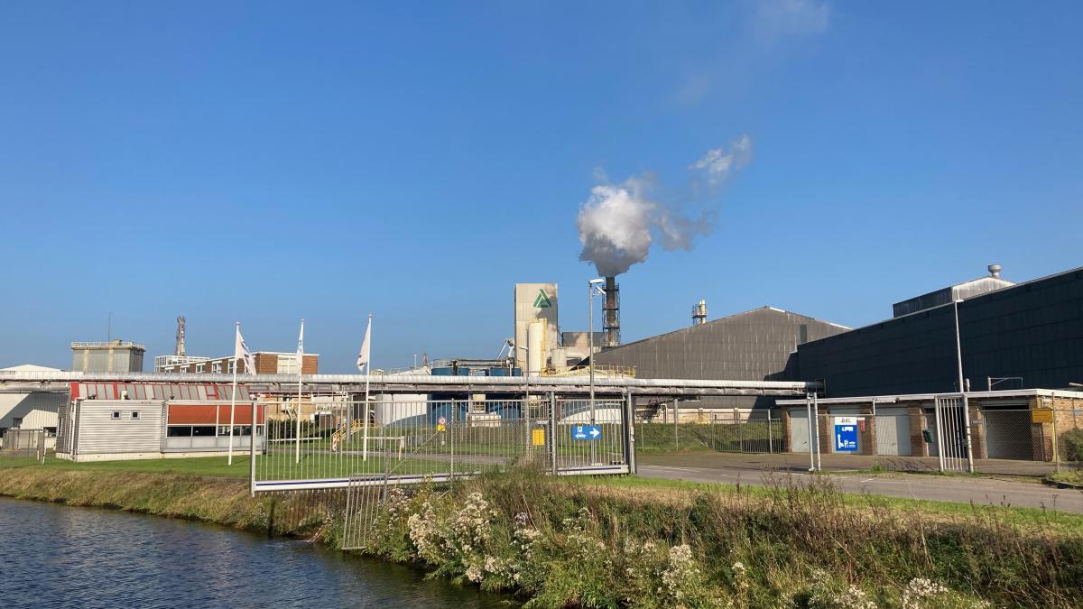 Kunstmestfabriek ontkent dat ze te veel schadelijke stoffen uitstoten