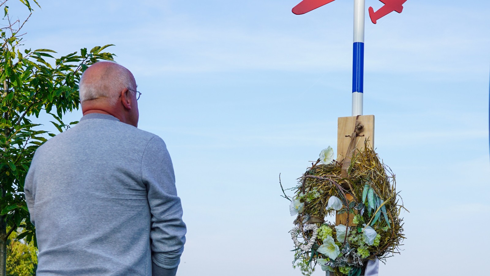 Herdenkingspaal onthuld in Middenmeer