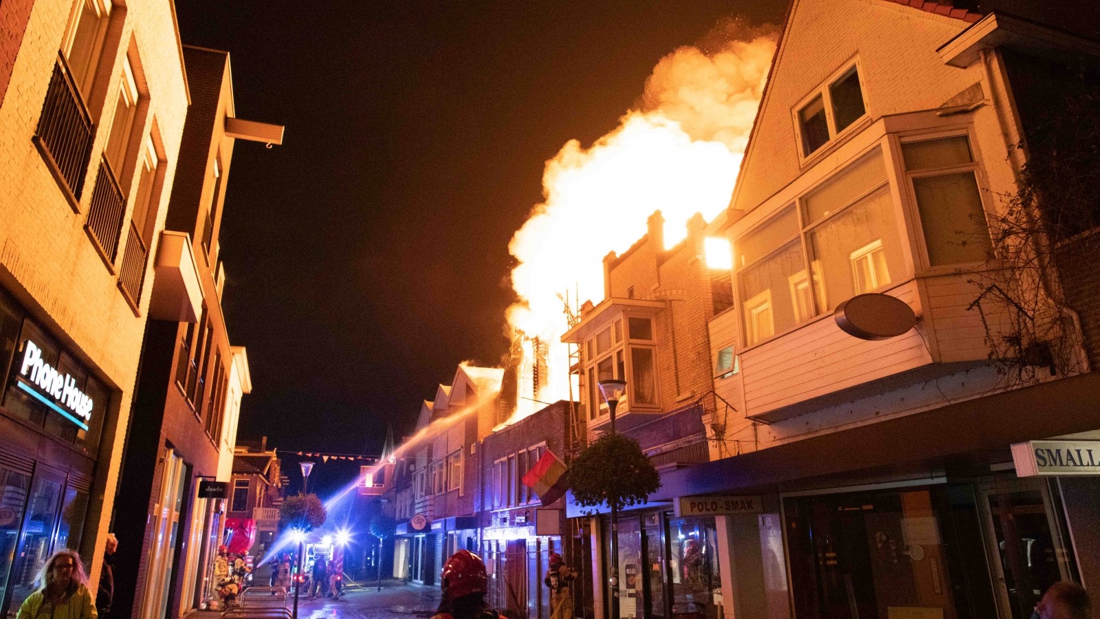 Grote brand aan Zijdstraat in Aalsmeer
