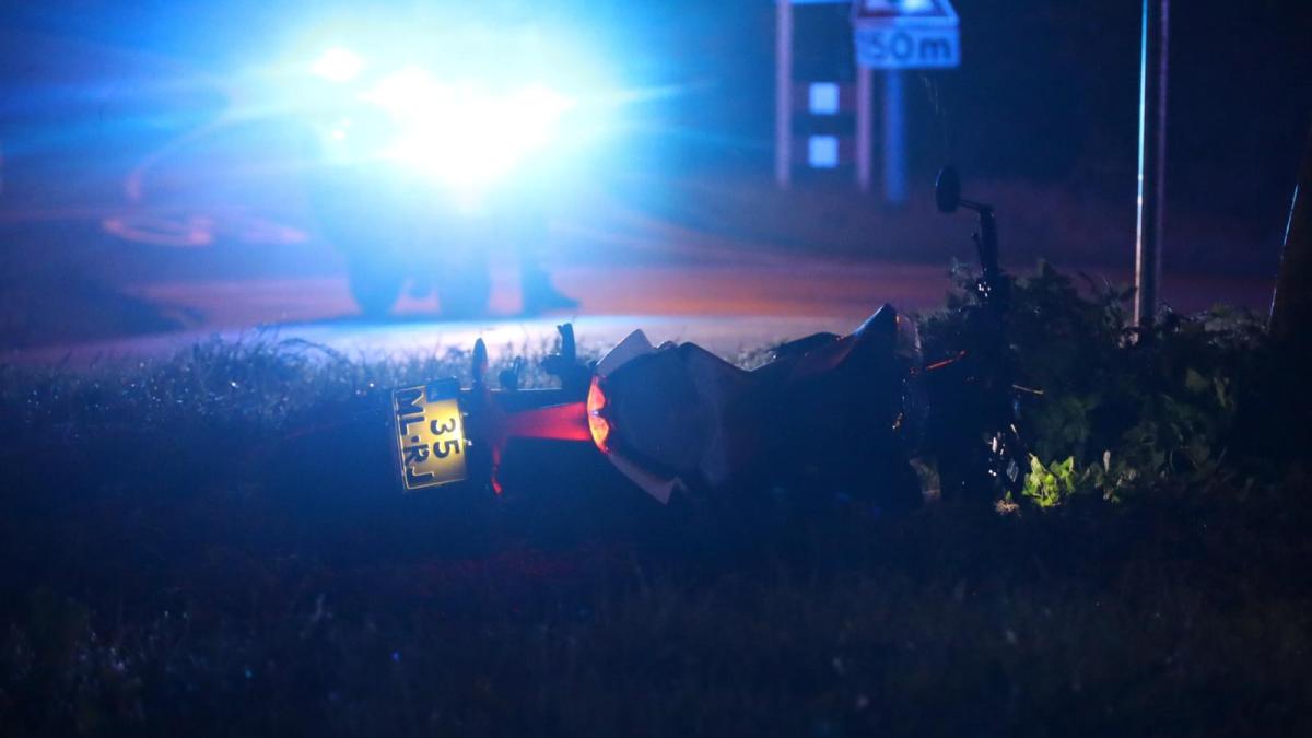 Motorrijder (21) zwaargewond door crash in Zuidoostbeemster