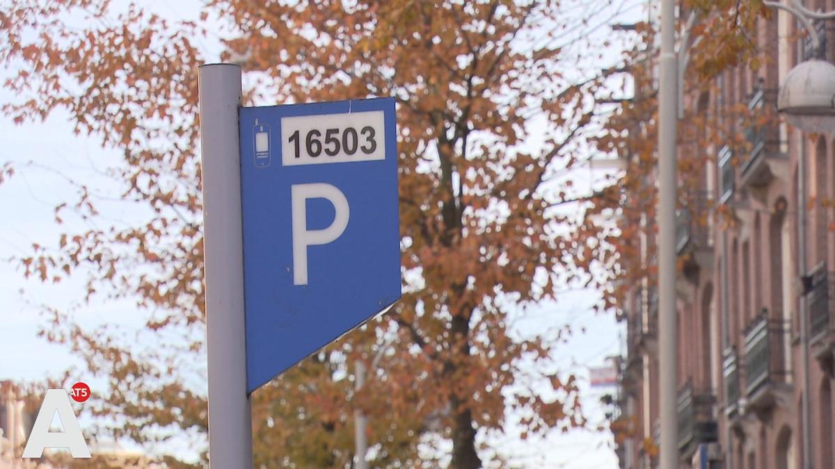 Gemeente Amsterdam blundert in nieuw gebied betaald parkeren en moet parkeergeld terugbetalen