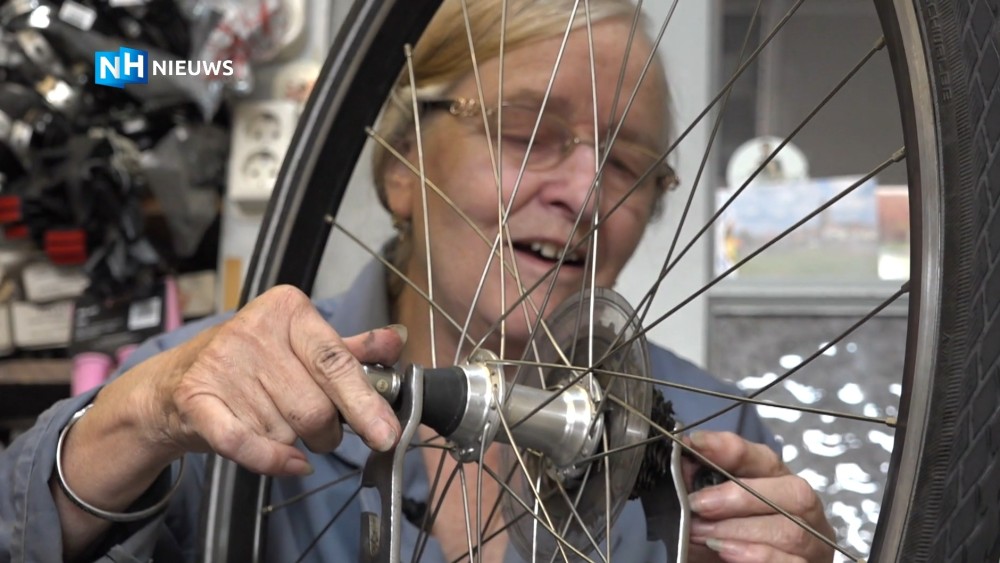 Ze was haar tijd ver vooruit: 'Paradijsvogel' en fietsenmaker Annie Beliën  (78) overleden - NH Nieuws